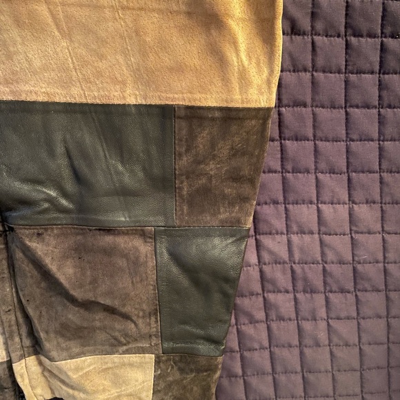 Thrown way back!  Vintage BEBE leather patch skirt! - Picture 4 of 6